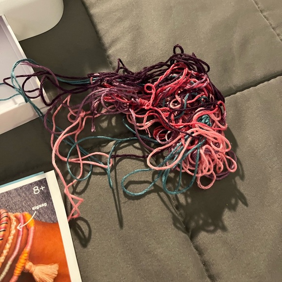 Bracelet Maker with Multicolor Threads - Picture 3 of 4